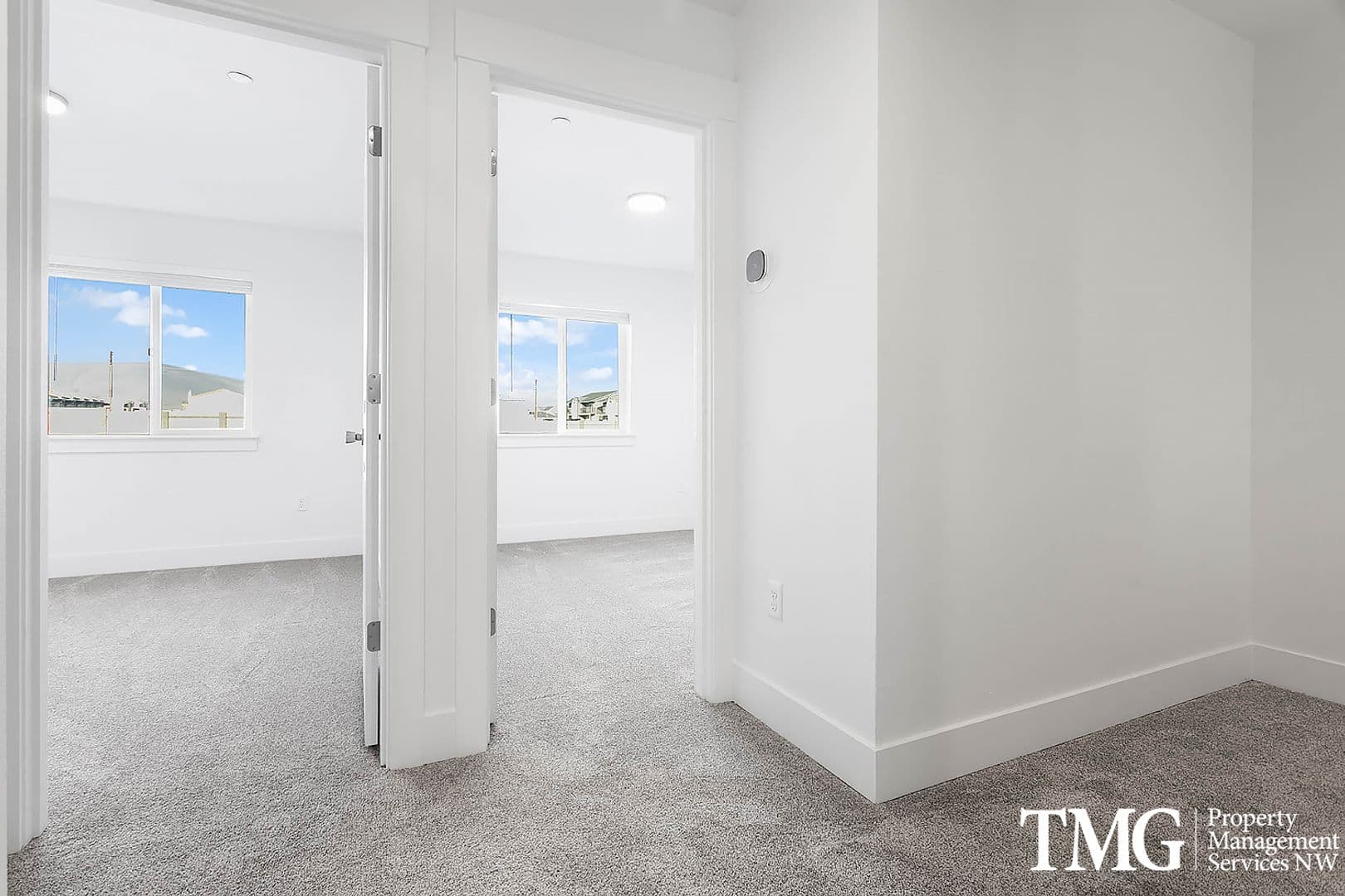 West Richland Townhome: 977 Creer Way - E-114