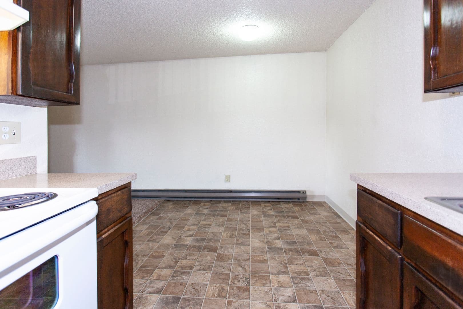 Kennewick Apartment: 5100 W Clearwater Ave
