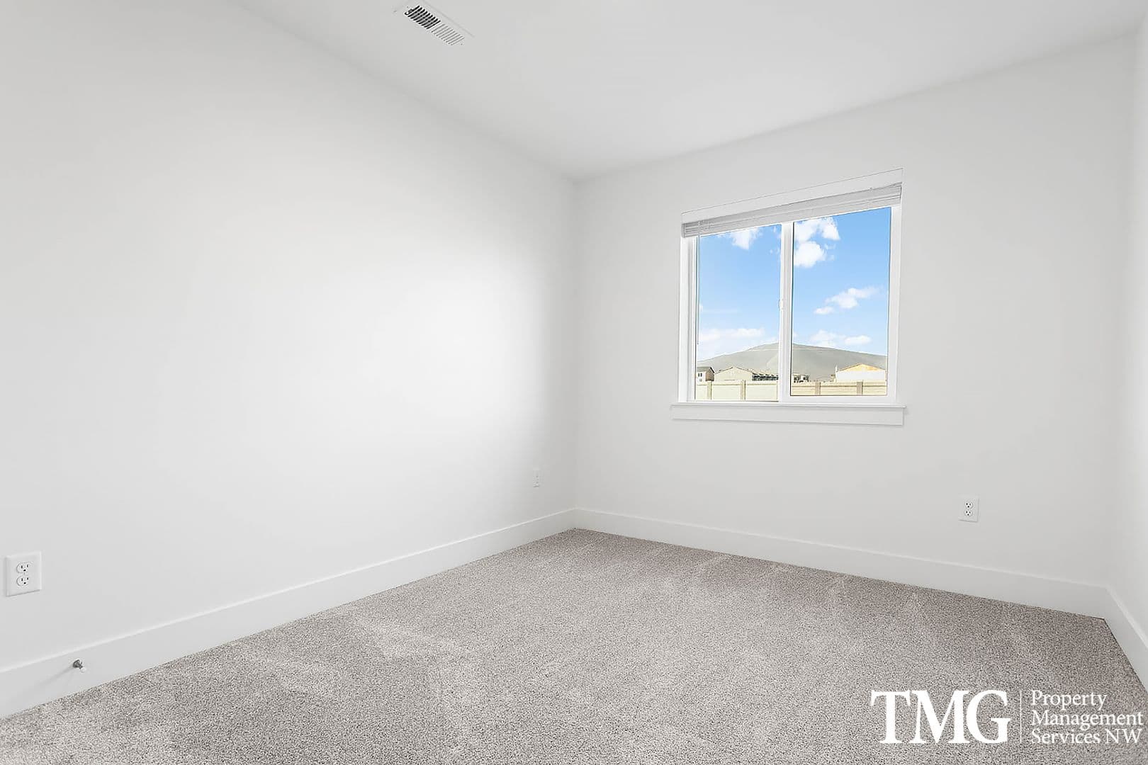 West Richland Townhome: 977 Creer Way - E-114