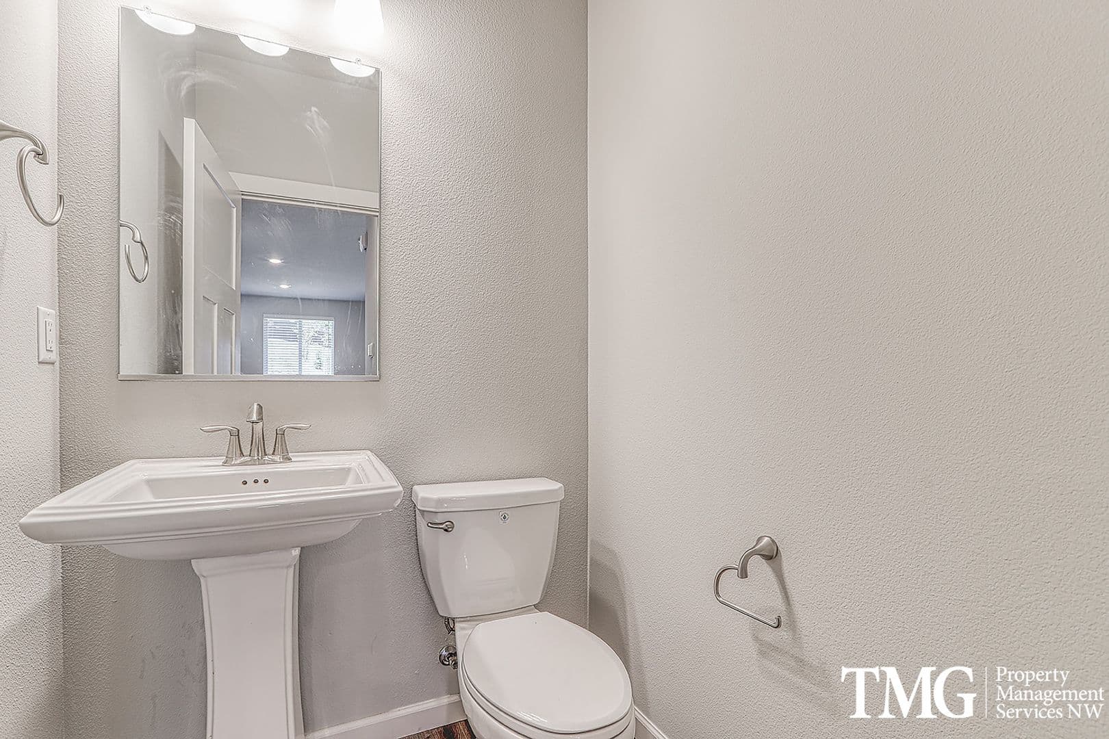 Ridgefield Townhome: 4231 S Waters Edge Way