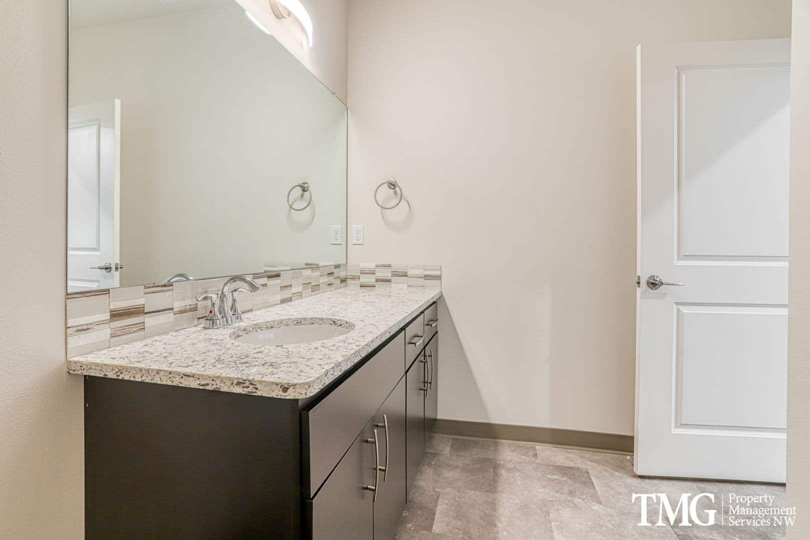 Kennewick Apartment: 7960 W 10th Ave