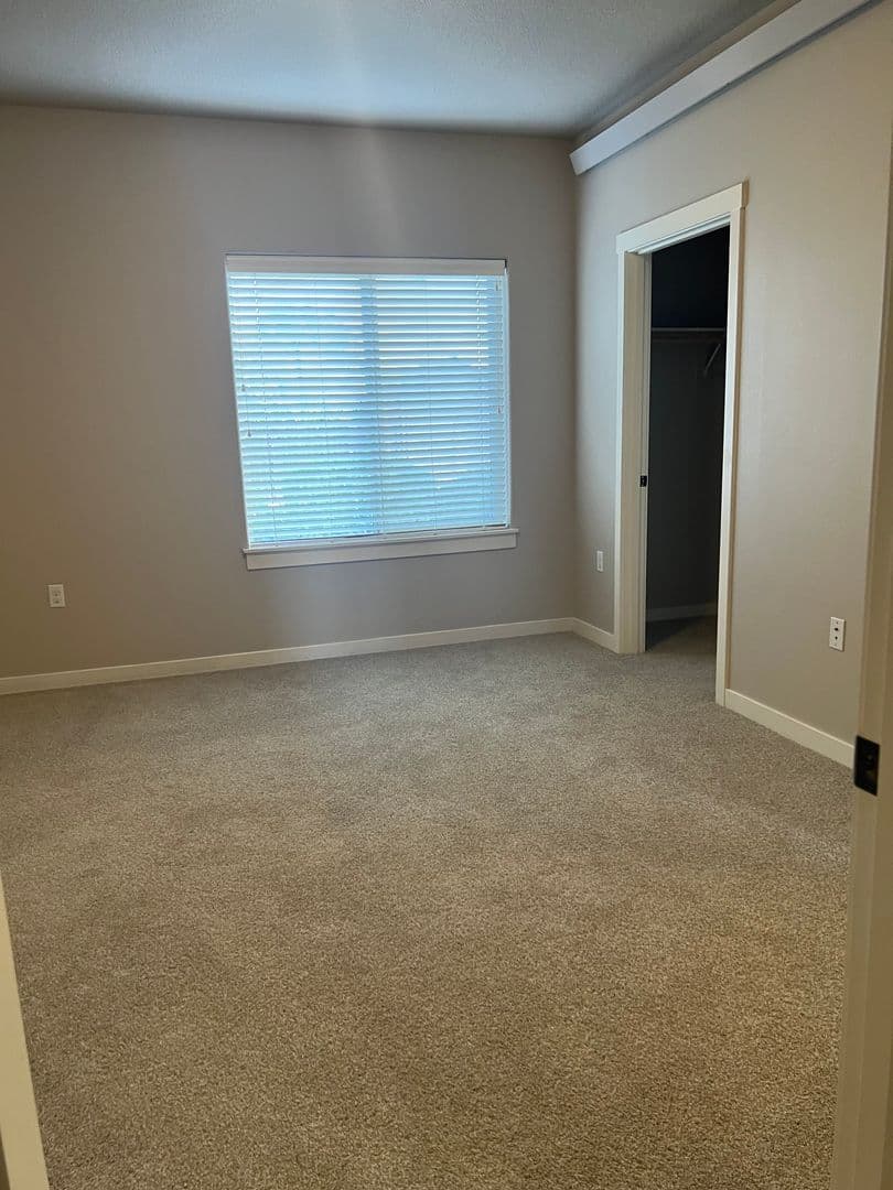 Vancouver Apartment: 608 NE 86th St