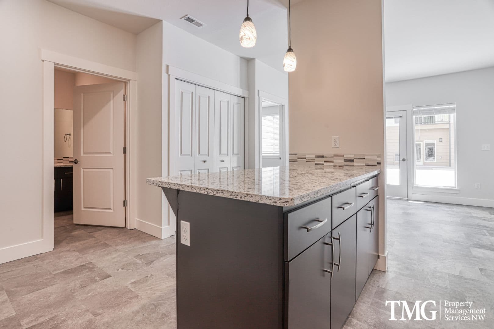 Kennewick Apartment: 7960 W 10th Ave