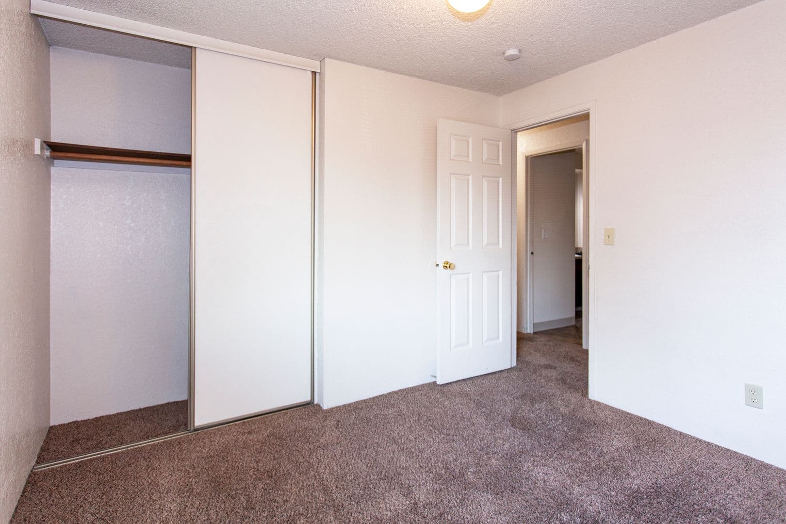 Kennewick Apartment: 5100 W Clearwater Ave