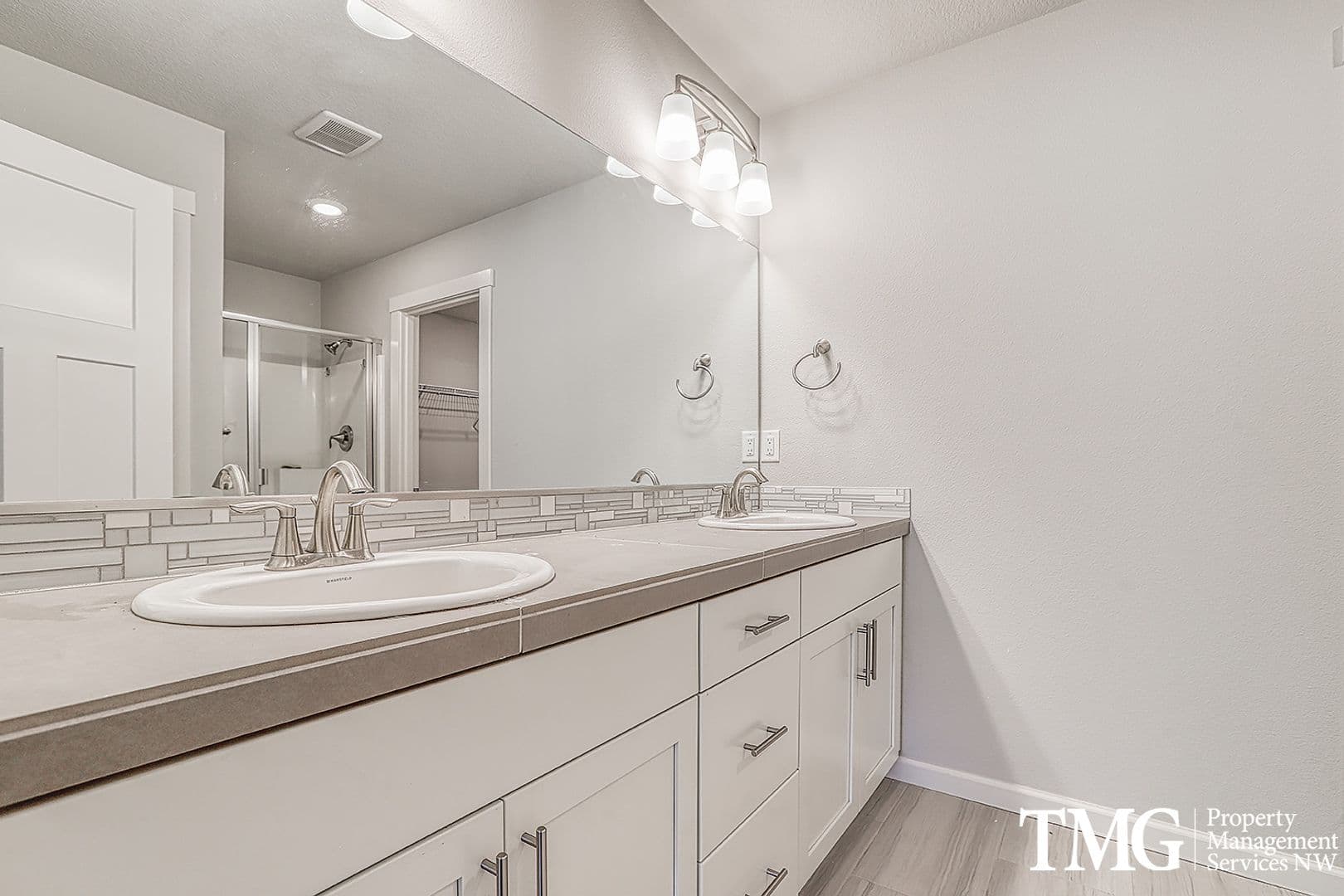 Ridgefield Townhome: 4231 S Waters Edge Way