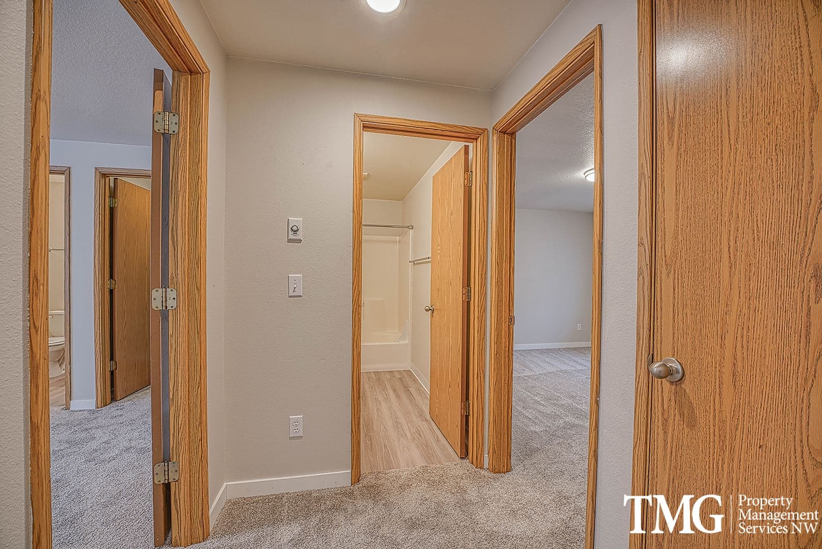 Vancouver Apartment: 13708 NE 18th St