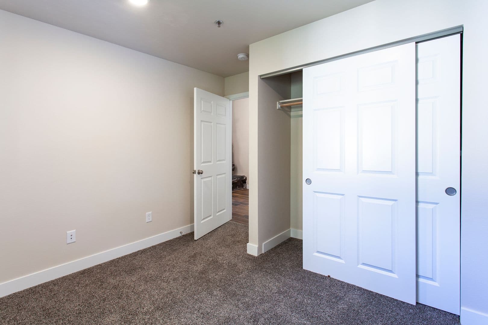 Kennewick Apartment: 5100 W Clearwater Ave