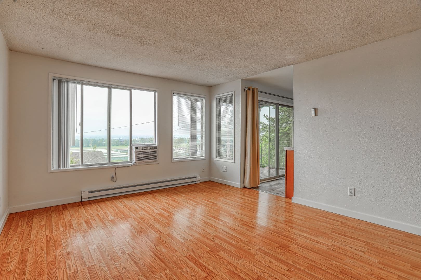 Vancouver Apartment: 2104 & 2106 E 6th St.