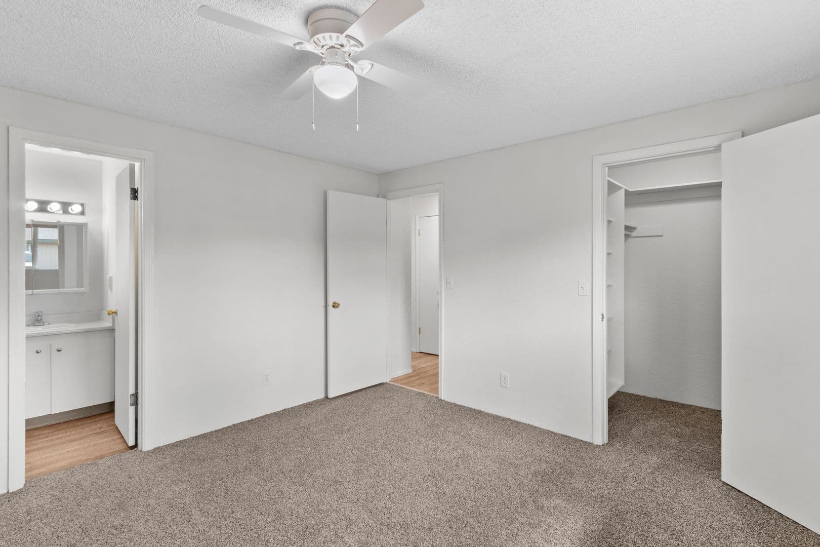 Richland Apartment: 850 Aaron Drive
