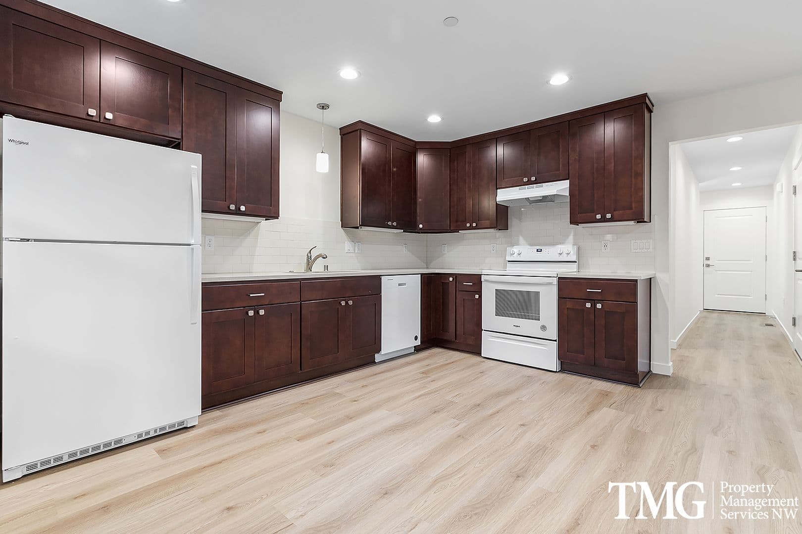 Vancouver Apartment: 5119 NE Saint James Road