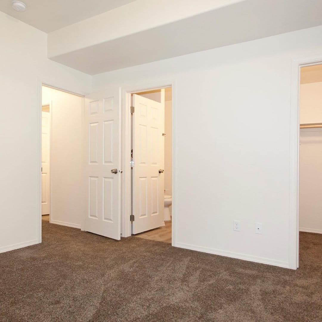 Kennewick Apartment: 3887 W 7th Ave