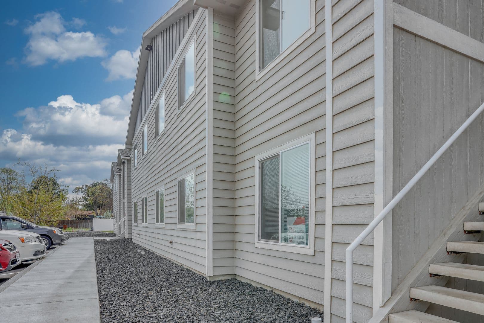 Kennewick Apartment: 3887 W 7th Ave