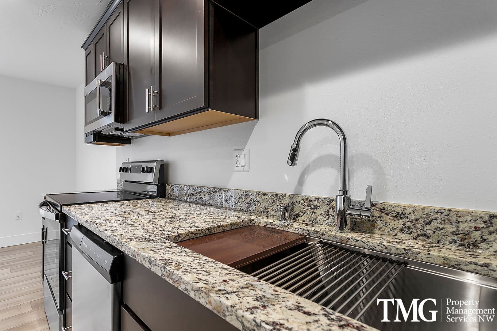 West Richland Townhome: 977 Creer Way - A-103