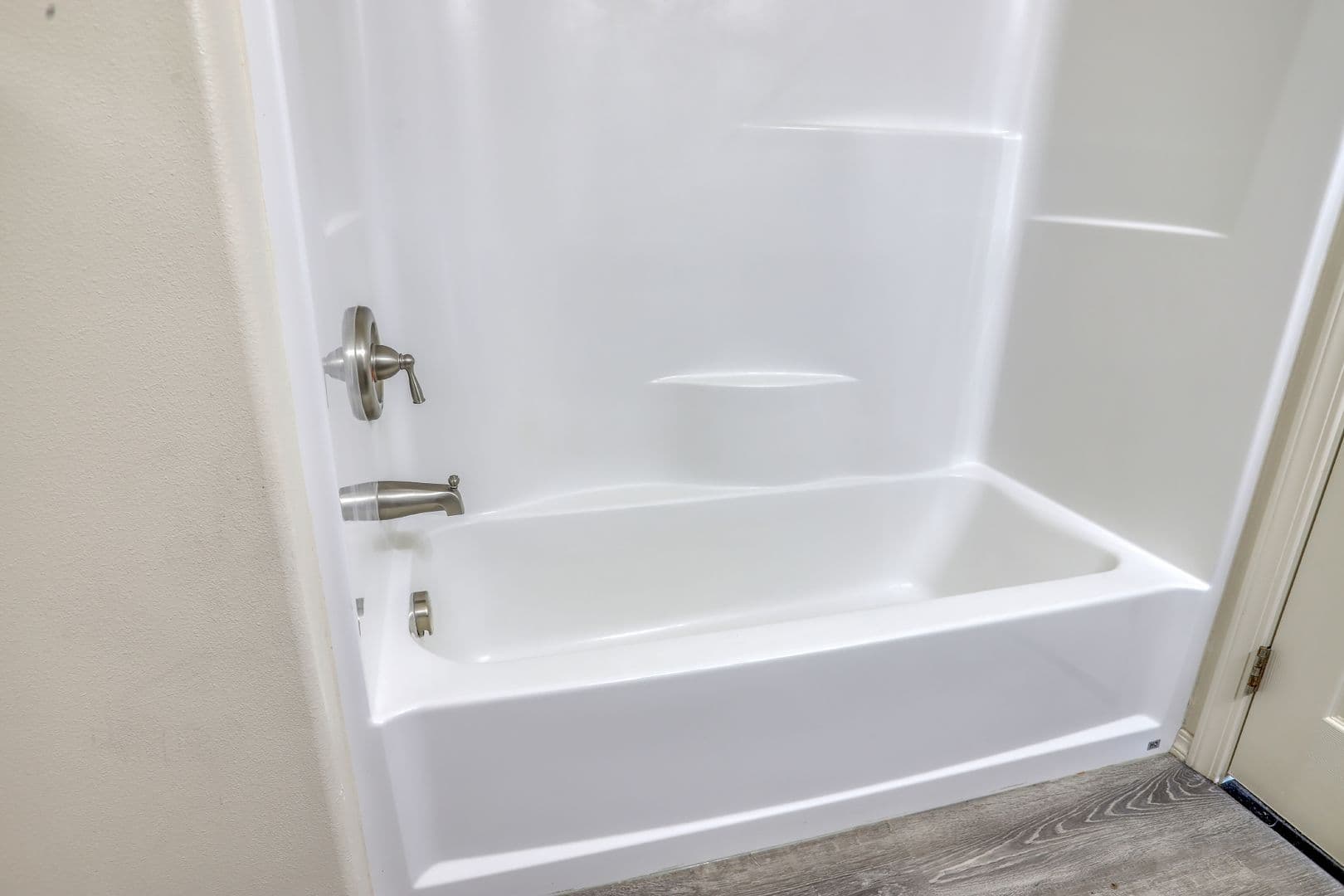 Kennewick Apartment: 3887 W 7th Ave