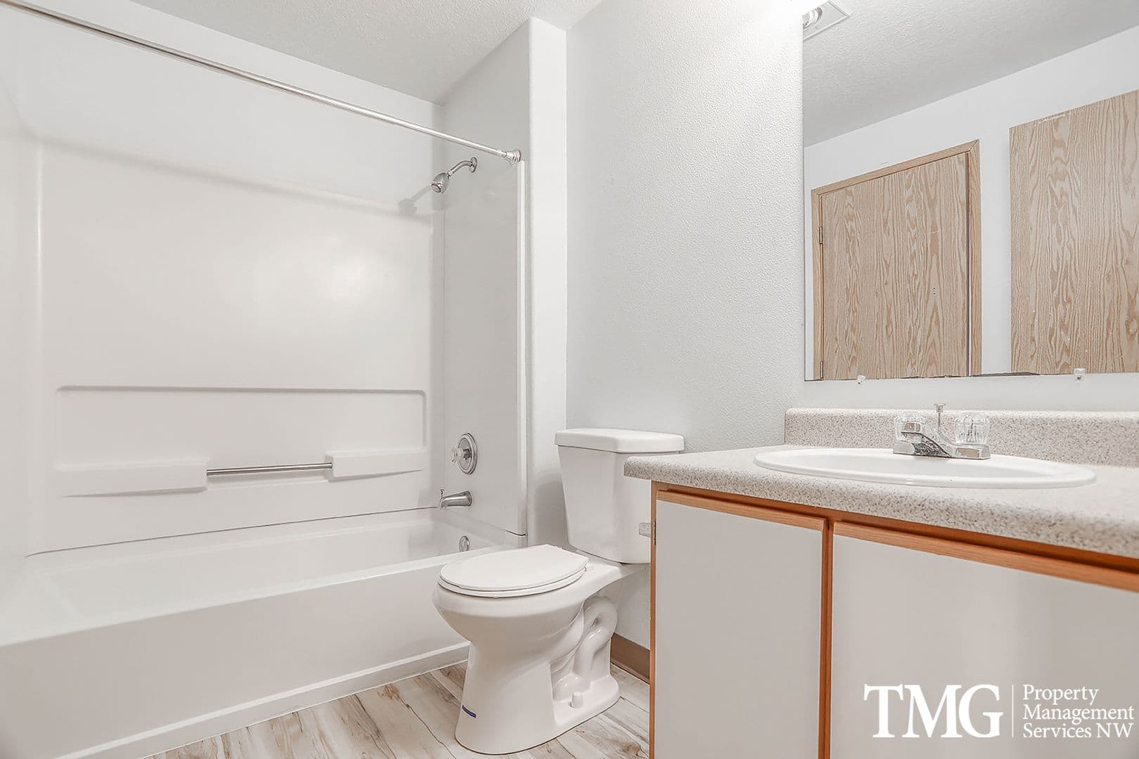 Camas Apartment: 2615 NE 3rd Avenue