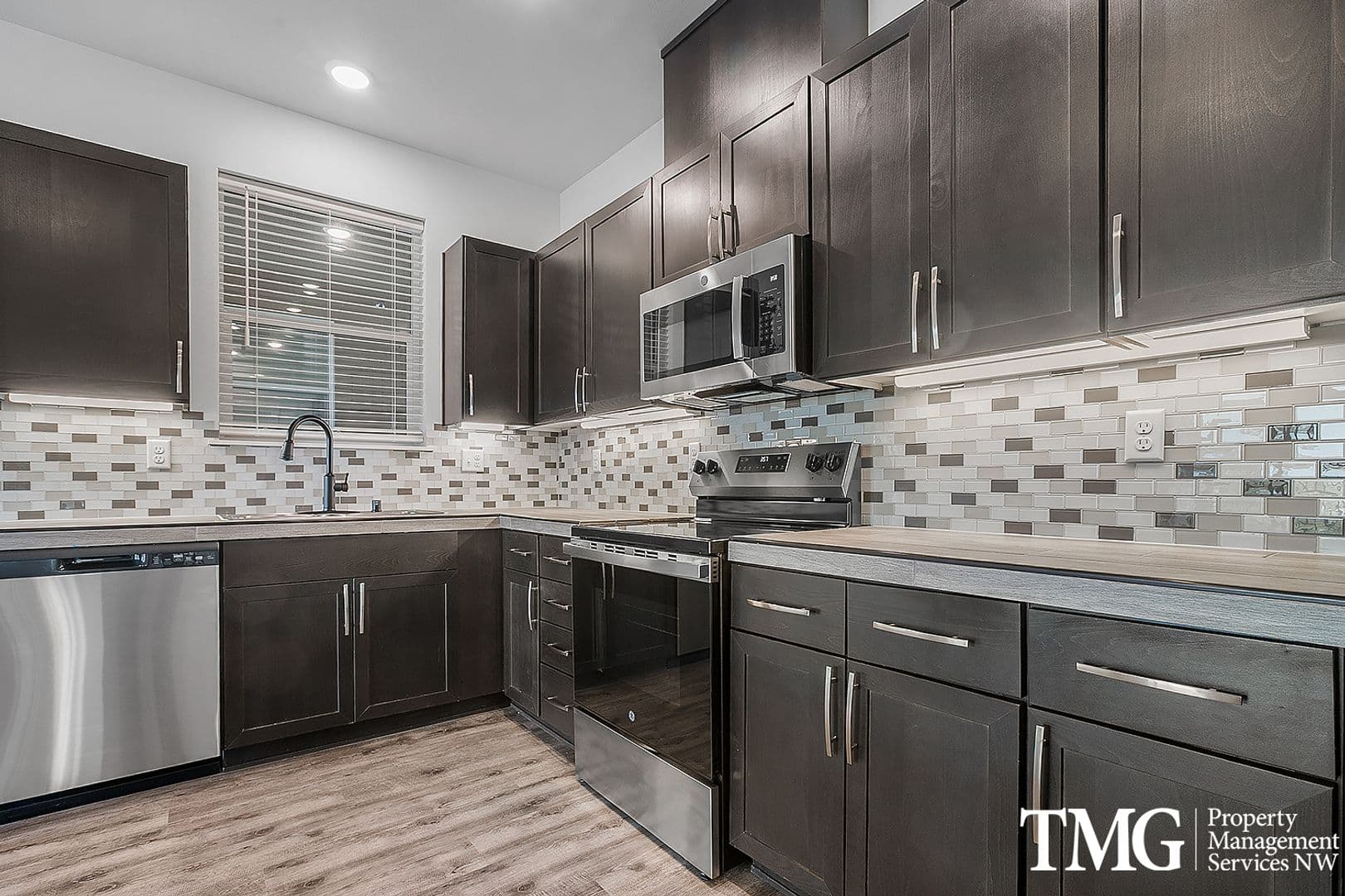 Kennewick Apartment: 7942 W 10th Ave