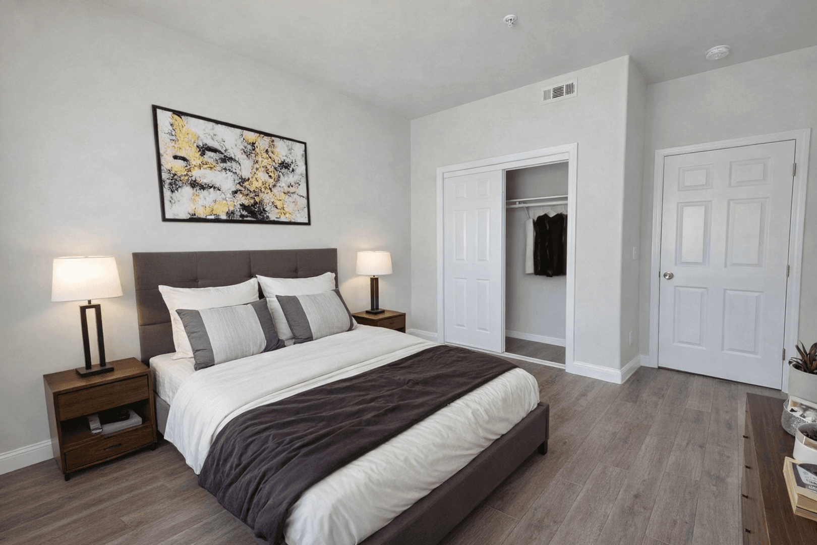Kennewick Apartment: 3887 W 7th Ave