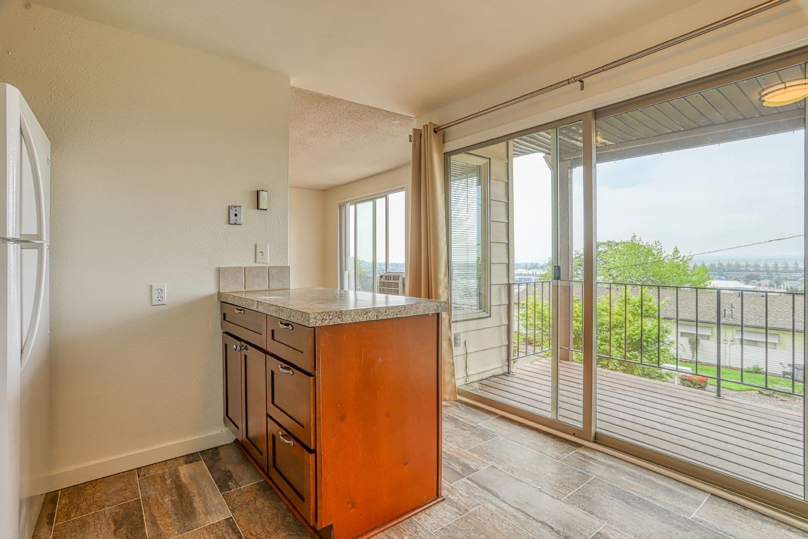 Vancouver Apartment: 2104 & 2106 E 6th St.