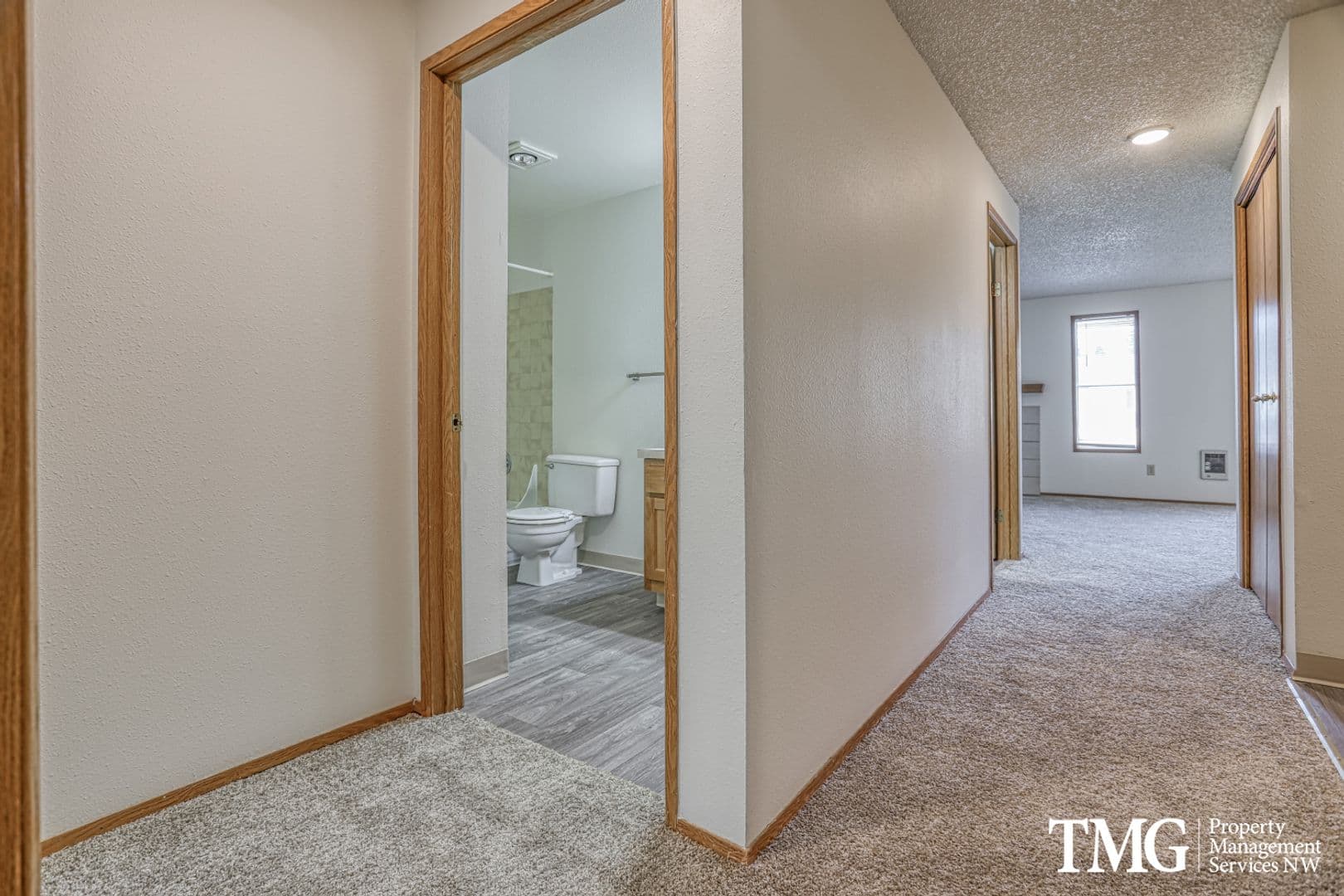 Vancouver Apartment: 3811 NE Royal View Ave
