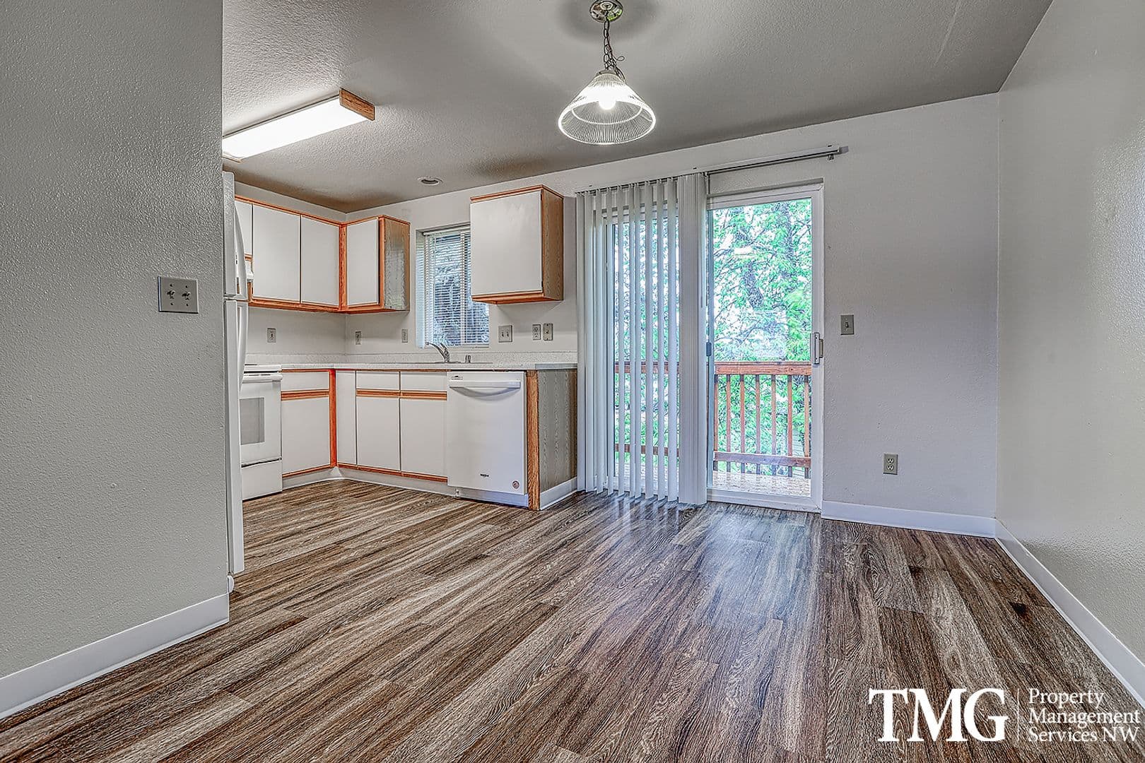 Vancouver Apartment: 13708 NE 18th St