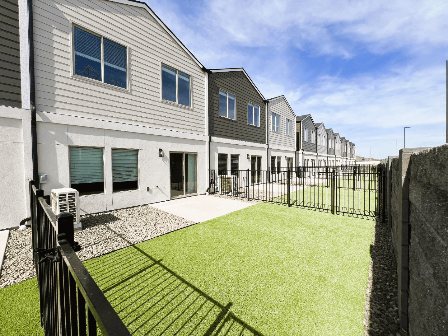 Pasco Townhome: 5801 Road 92