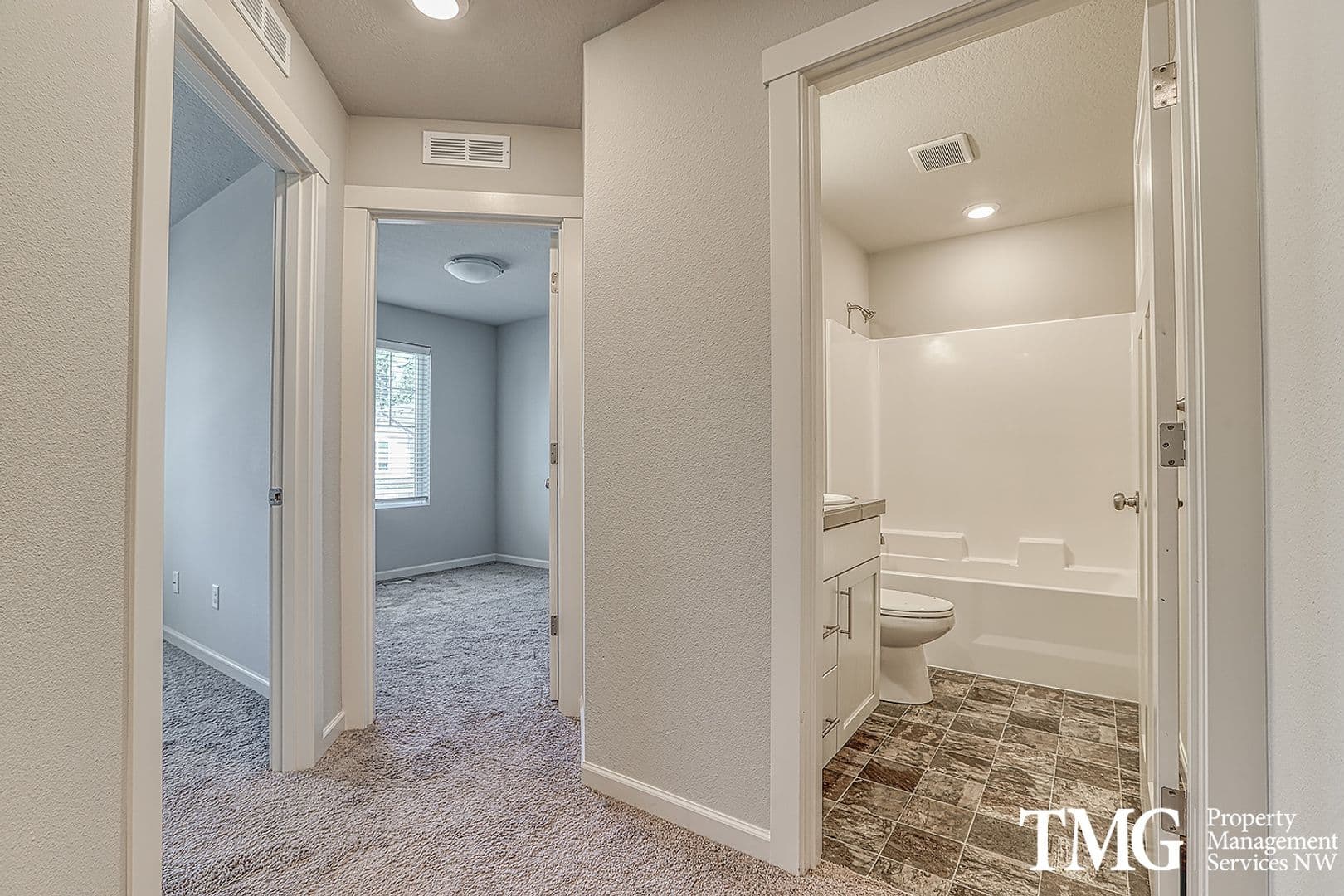 Ridgefield Townhome: 4231 S Waters Edge Way