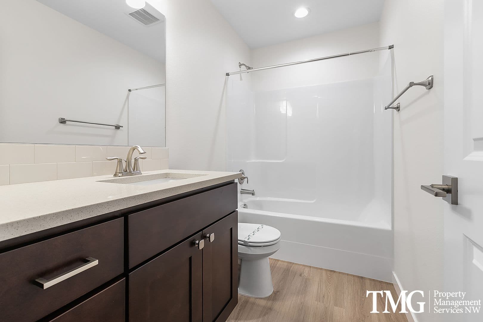 Vancouver Apartment: 5119 NE Saint James Road