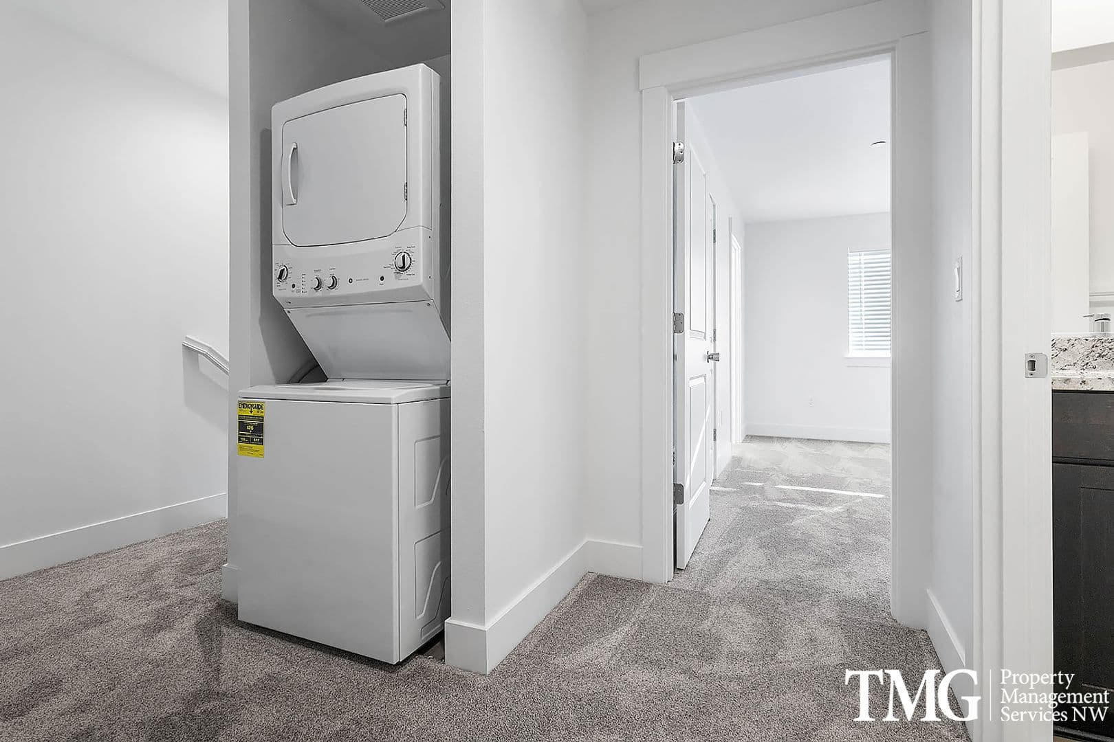 West Richland Townhome: 977 Creer Way - E-114