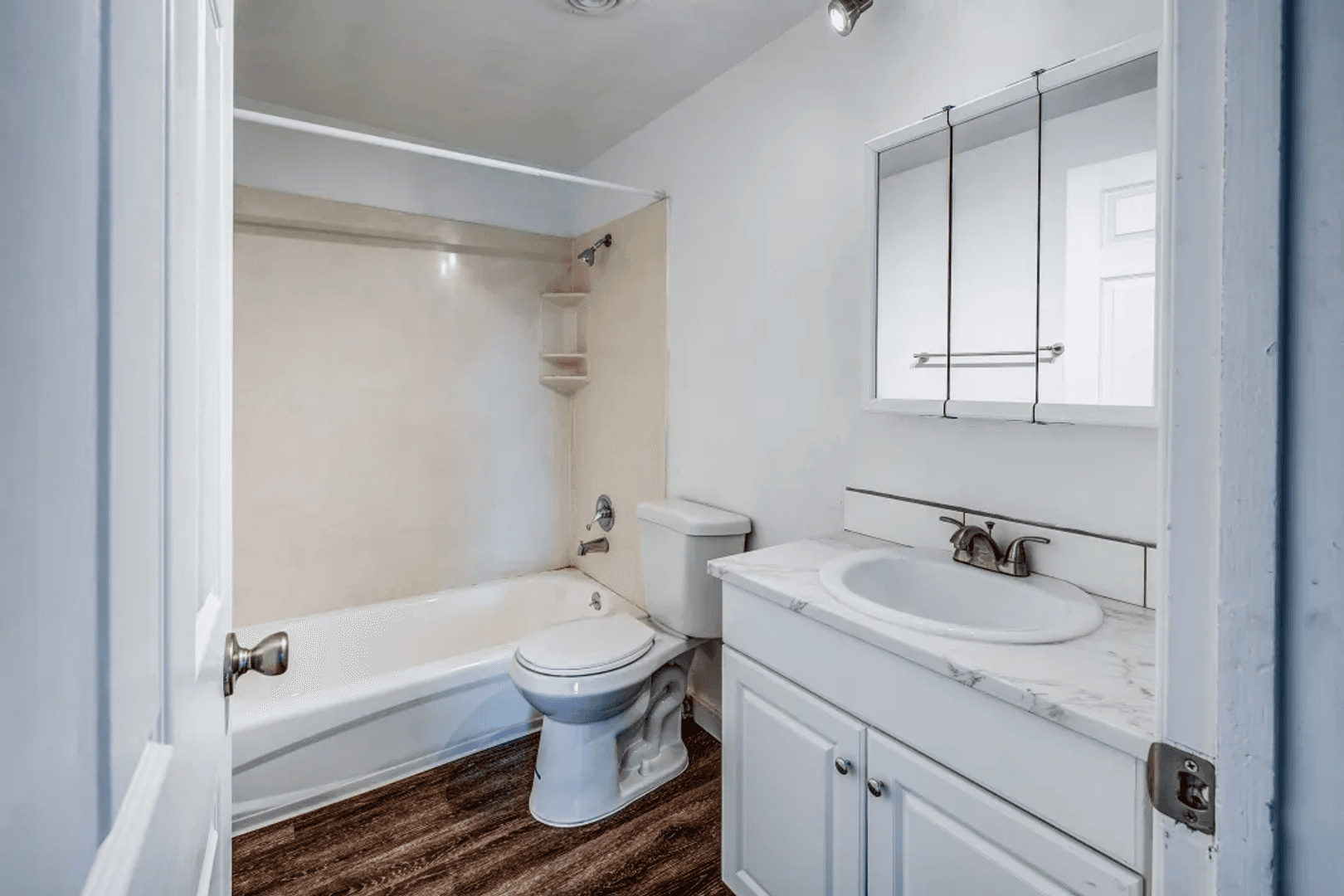 Kennewick Apartment: 12 S Morain St