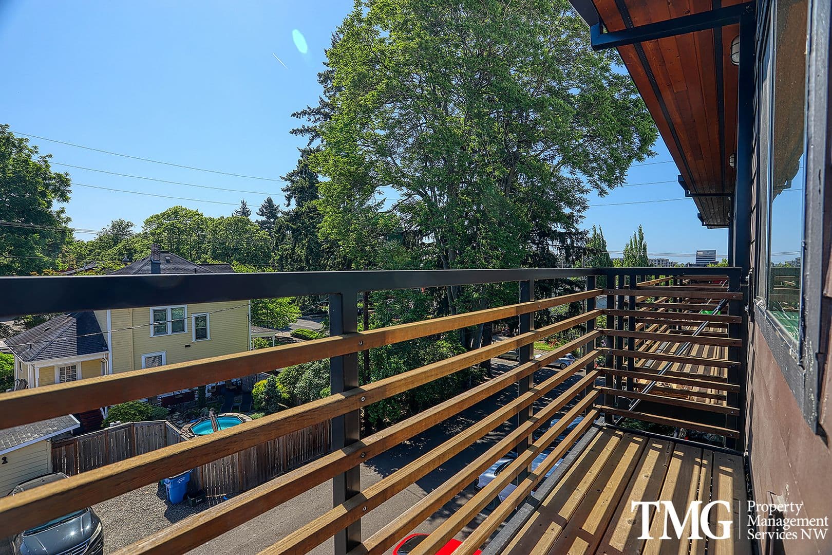 Vancouver Apartment: 1901 Broadway St