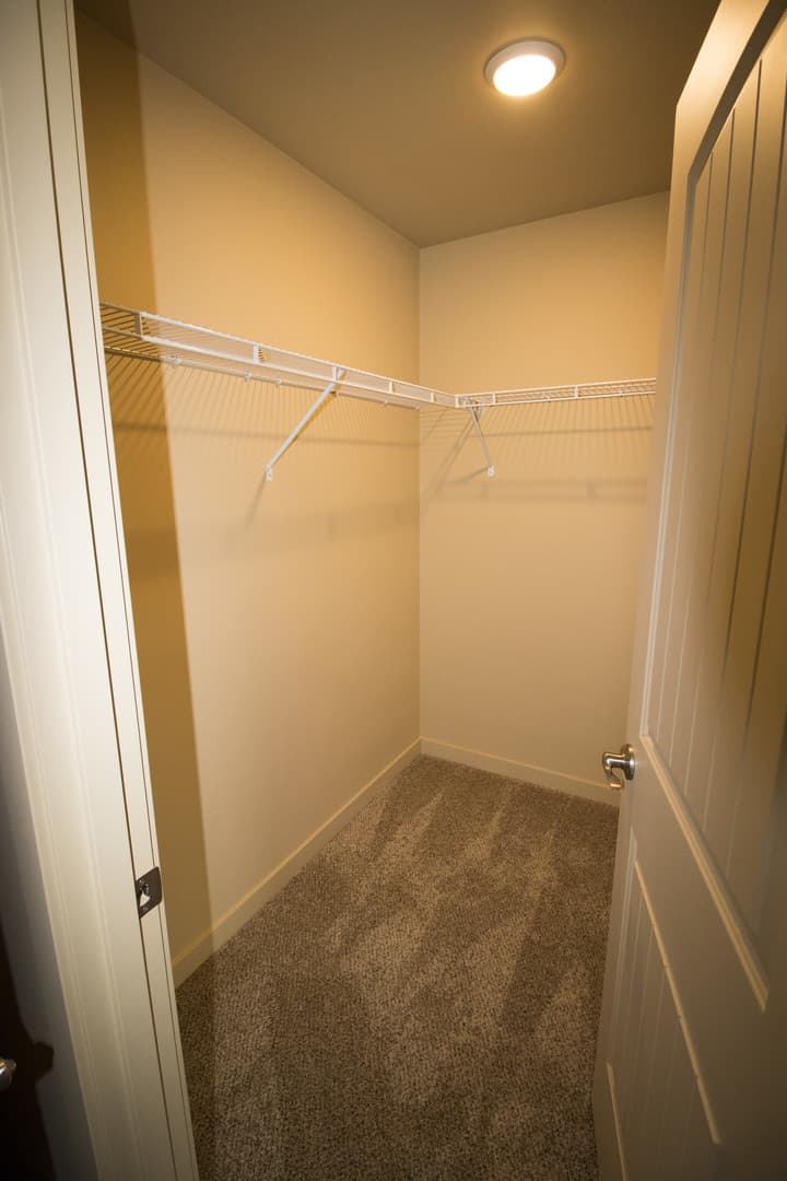 Battle Ground Apartment: 901 SE 11th Pl Ste B