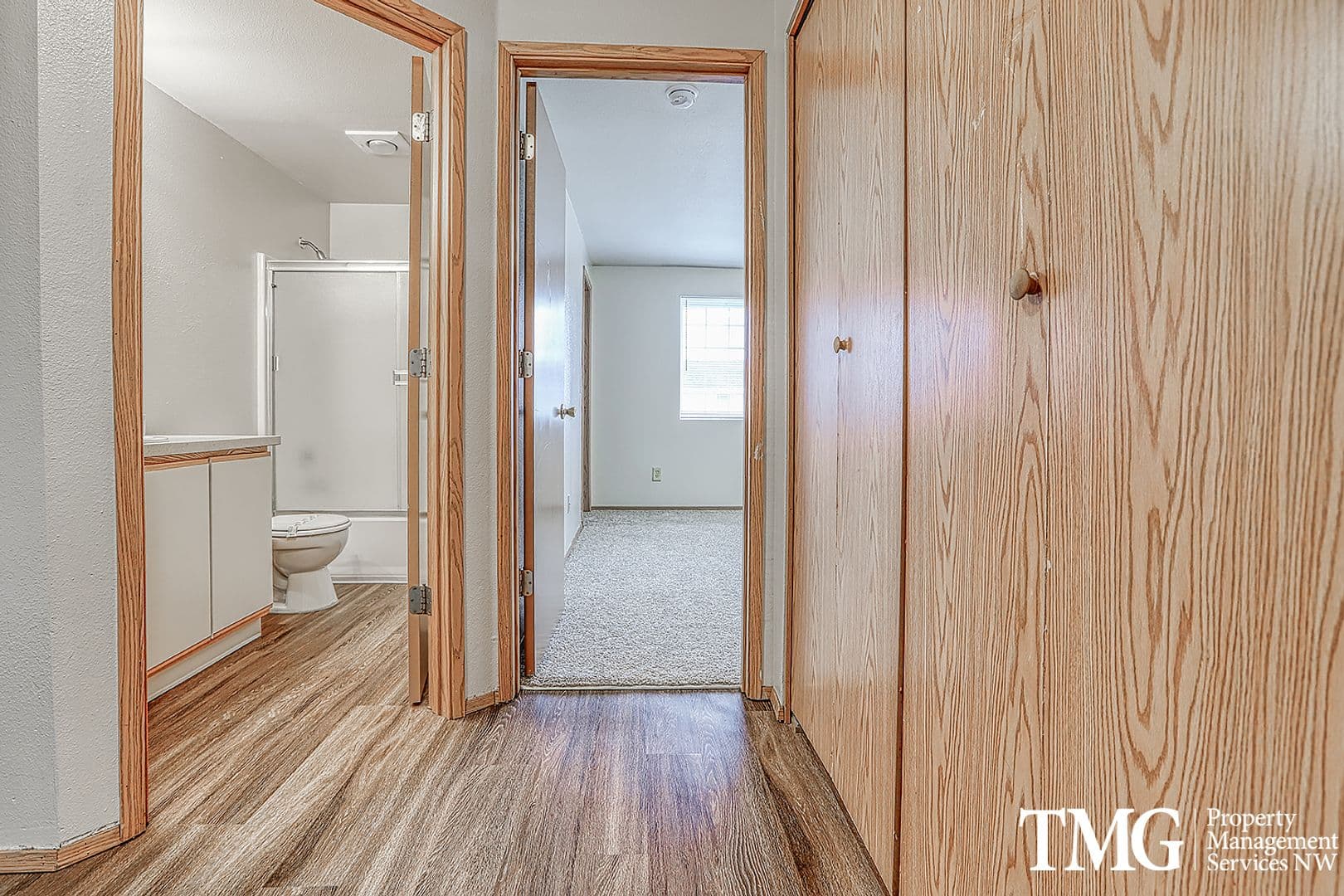 Vancouver Apartment: 13708 NE 18th St