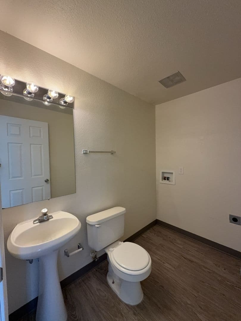 Kennewick Townhome: 4421 W Hood Ave