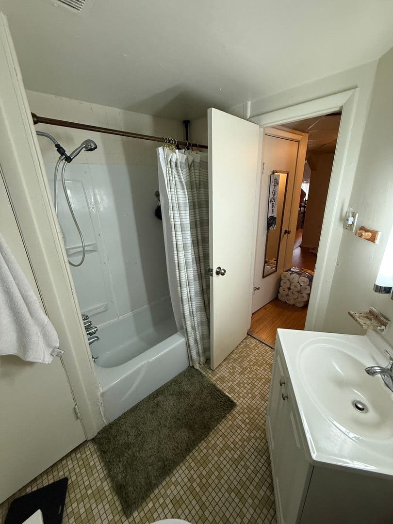 Pittsburgh Apartment: 3459 Ward St