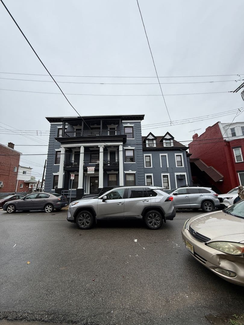 Pittsburgh Apartment: 3443 Ward St, Apt 1