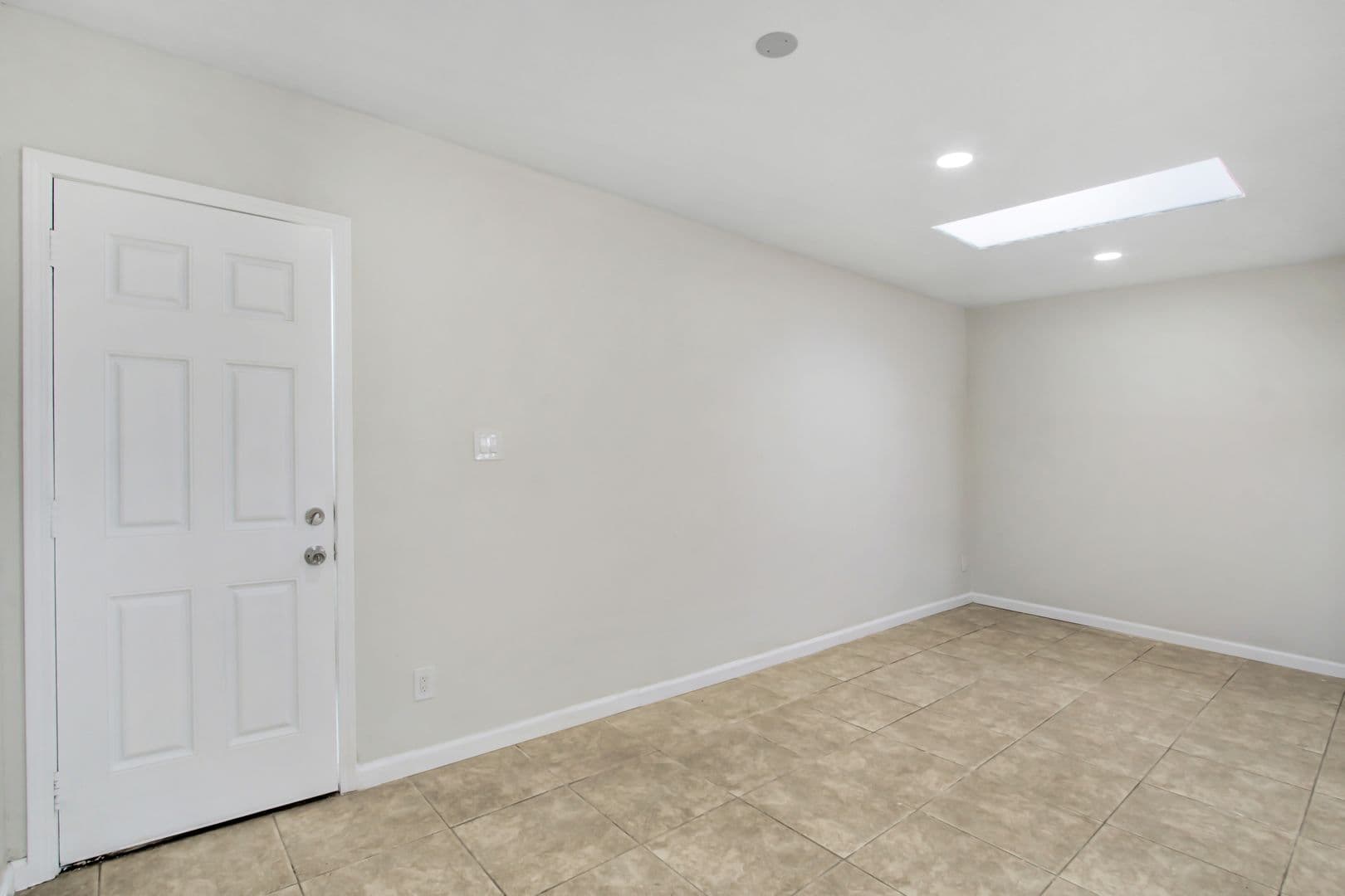 Rialto Apartment: 444 W Foothill Blvd