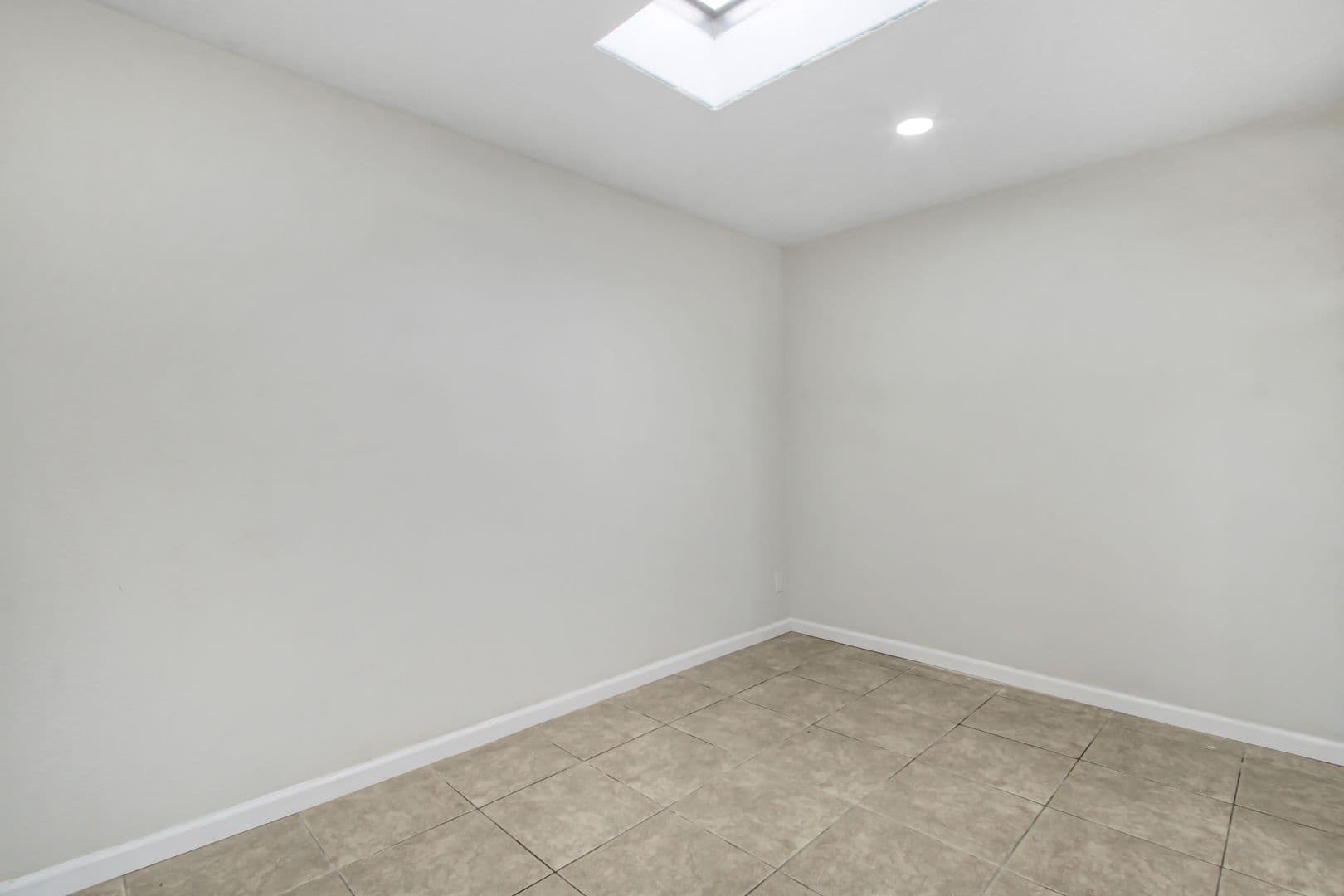 Rialto Apartment: 444 W Foothill Blvd
