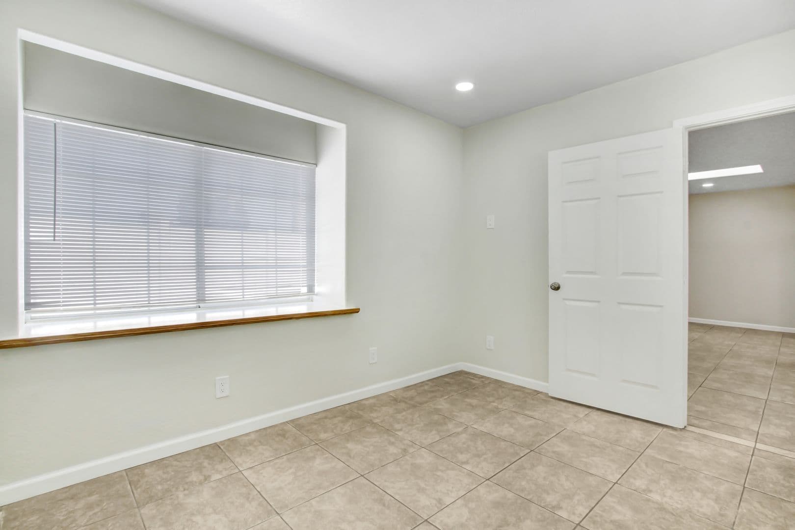 Rialto Apartment: 444 W Foothill Blvd