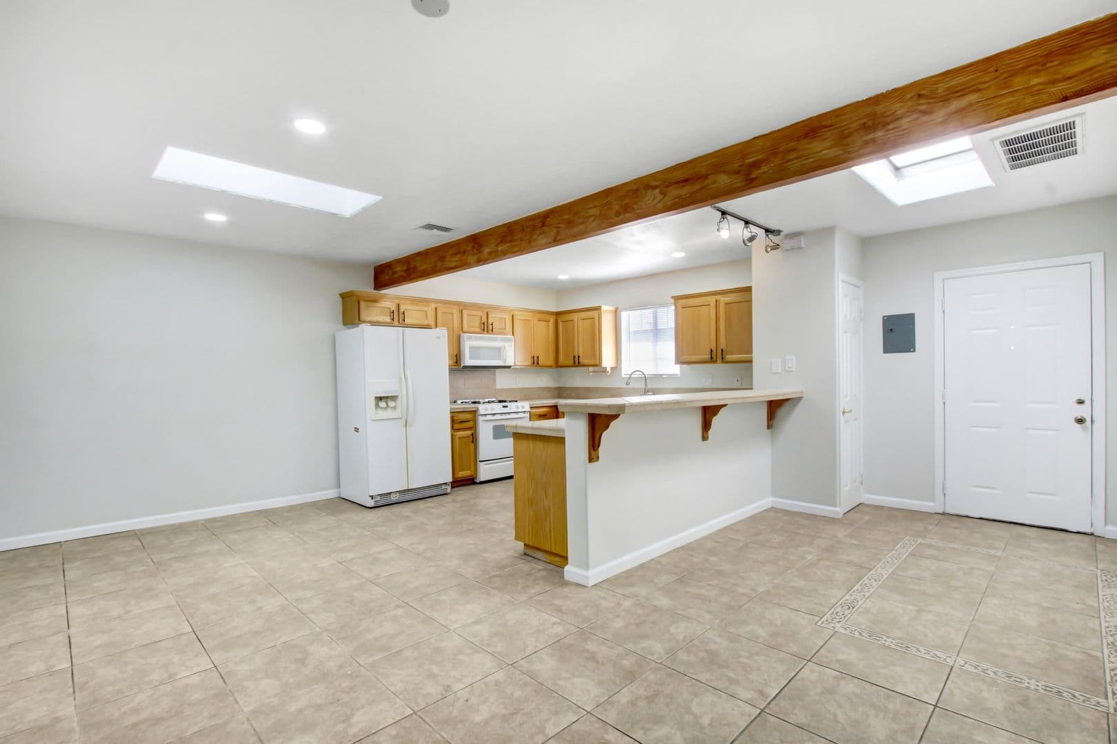 Rialto Apartment: 444 W Foothill Blvd