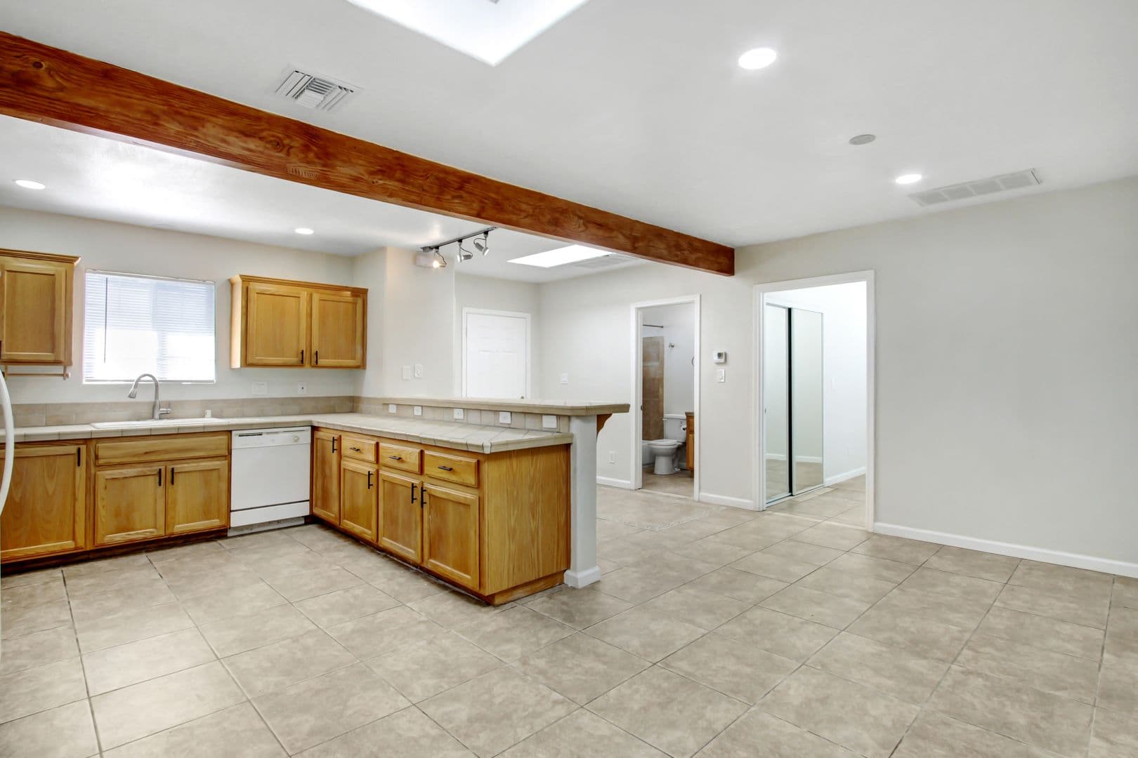 Rialto Apartment: 444 W Foothill Blvd