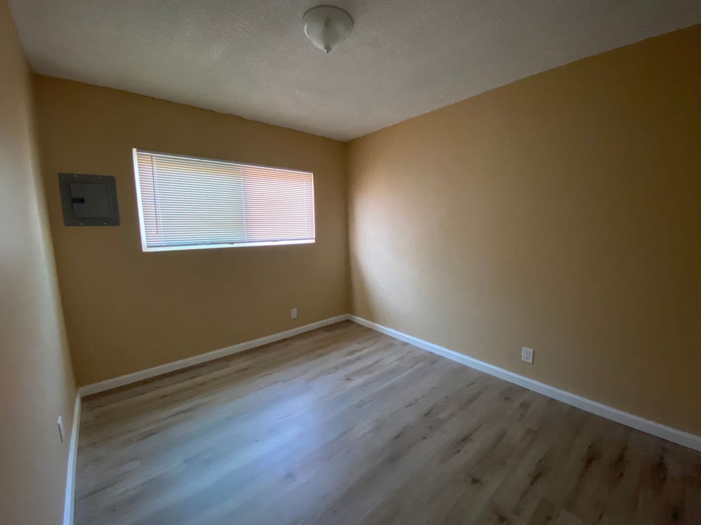 Montebello Apartment: 1249 S Greenwood Avenue