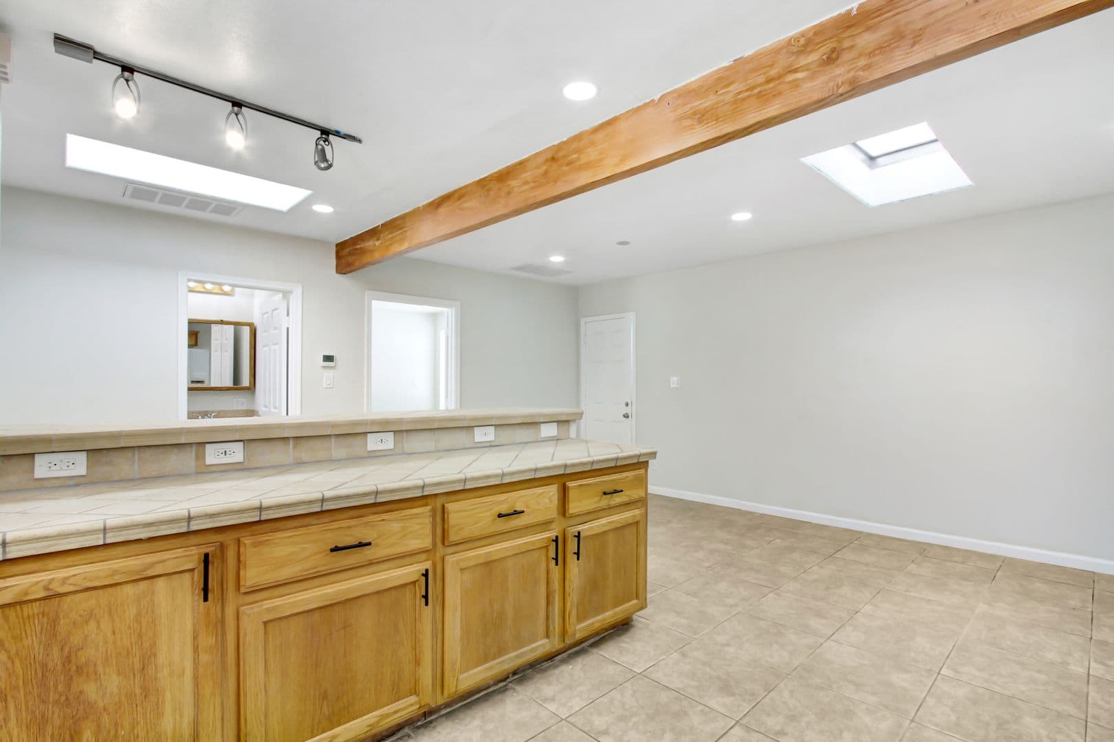 Rialto Apartment: 444 W Foothill Blvd