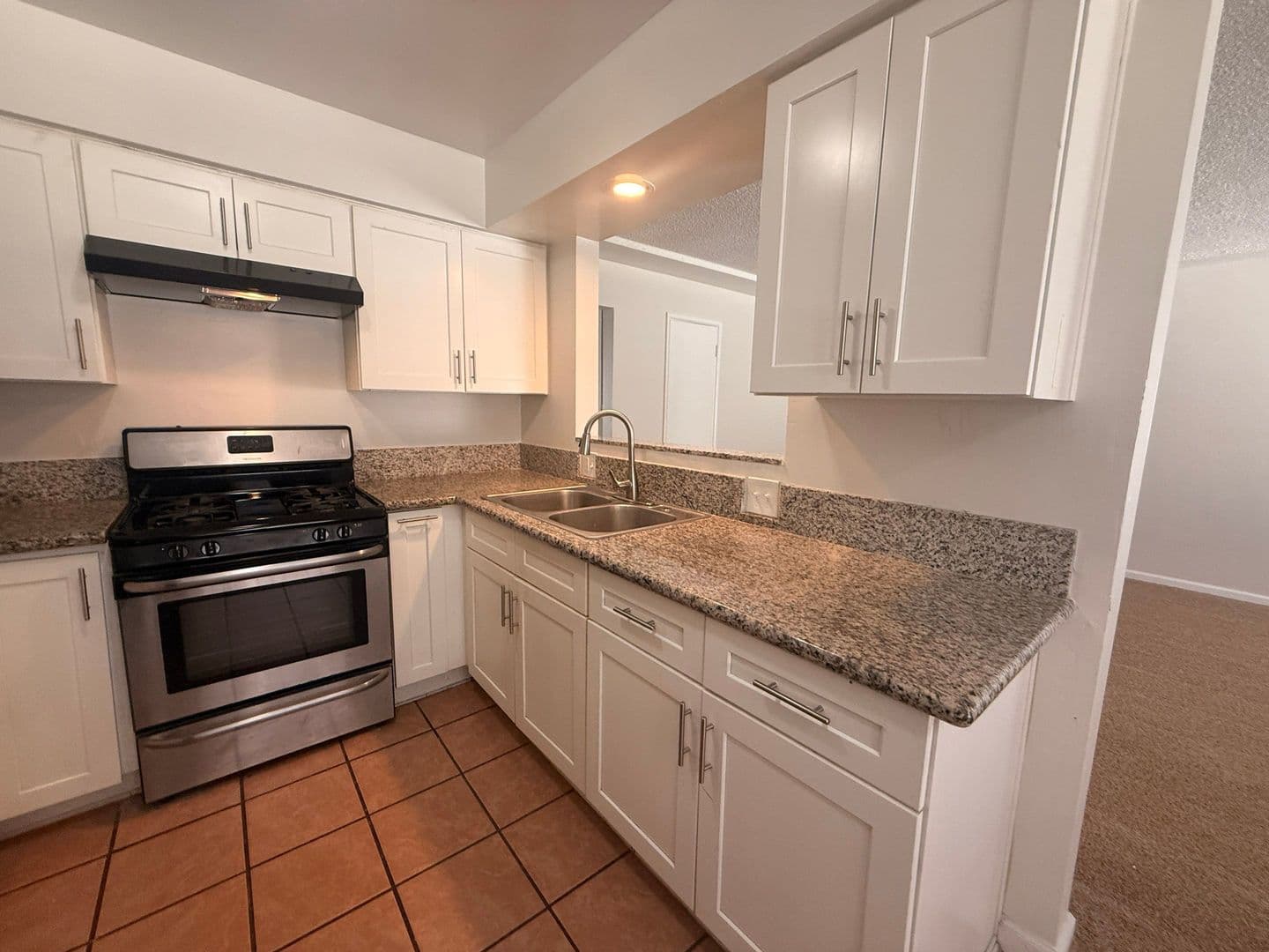 Montebello Apartment: 712 Via Altamira