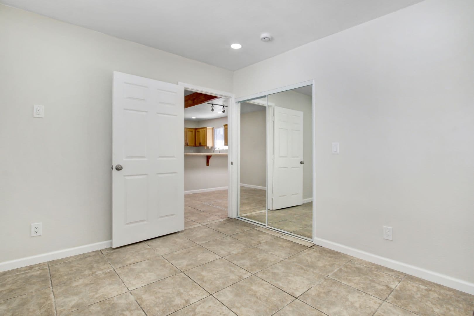 Rialto Apartment: 444 W Foothill Blvd