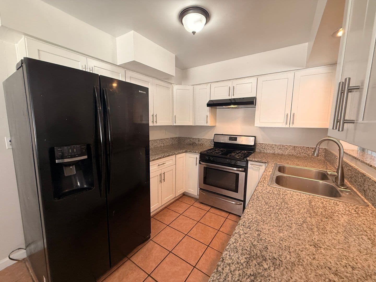 Montebello Apartment: 712 Via Altamira
