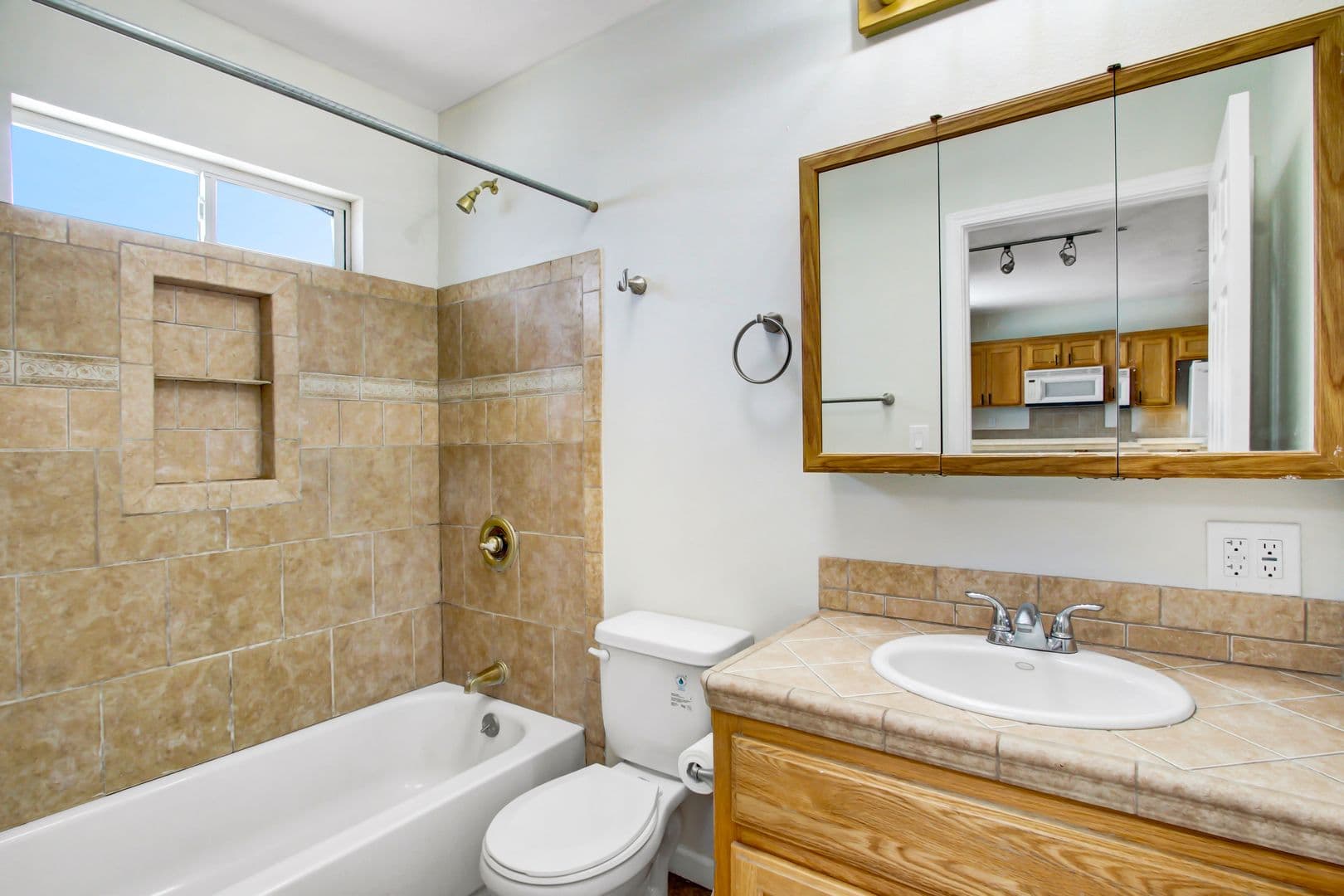 Rialto Apartment: 444 W Foothill Blvd