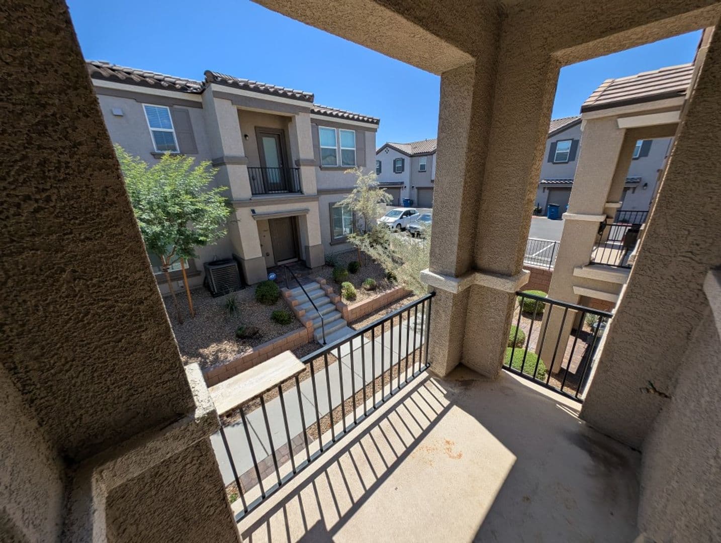 HENDERSON House: 664 VETIVER LN