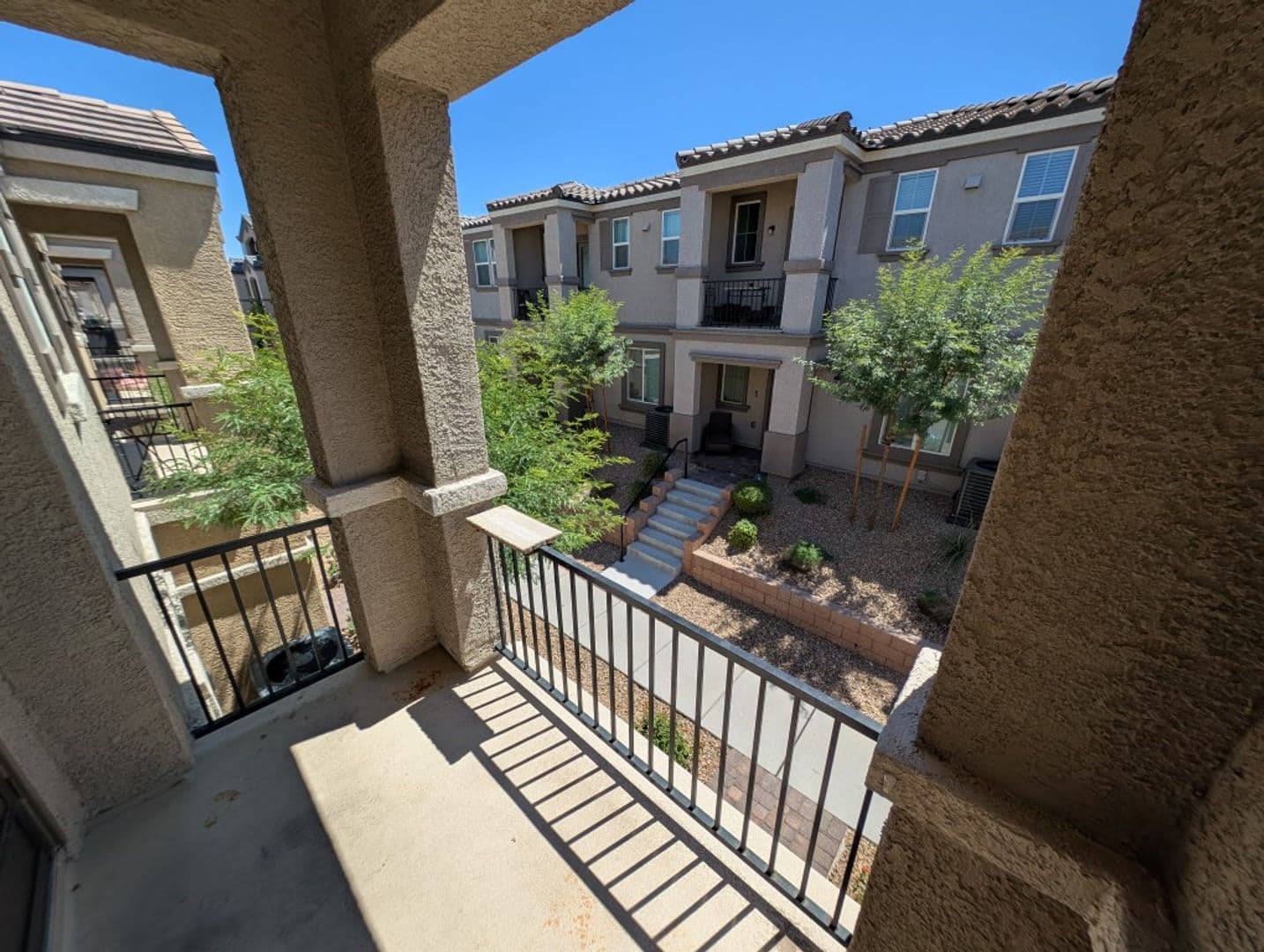 HENDERSON House: 664 VETIVER LN