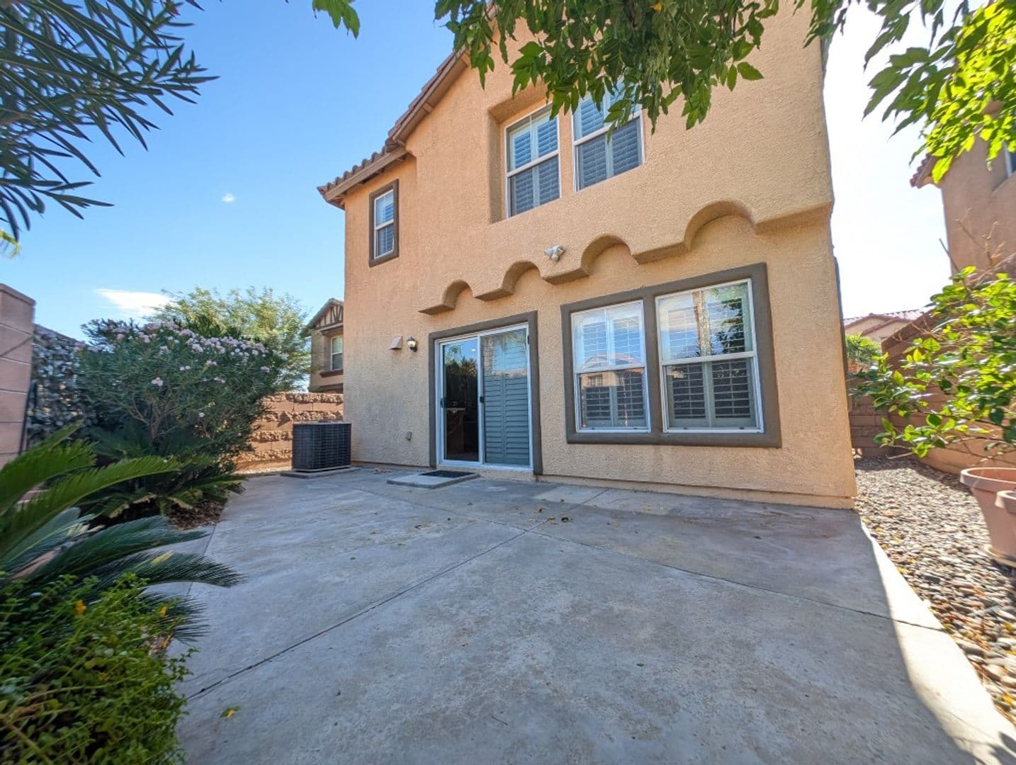 HENDERSON House: 1135 PARADISE GARDEN DR