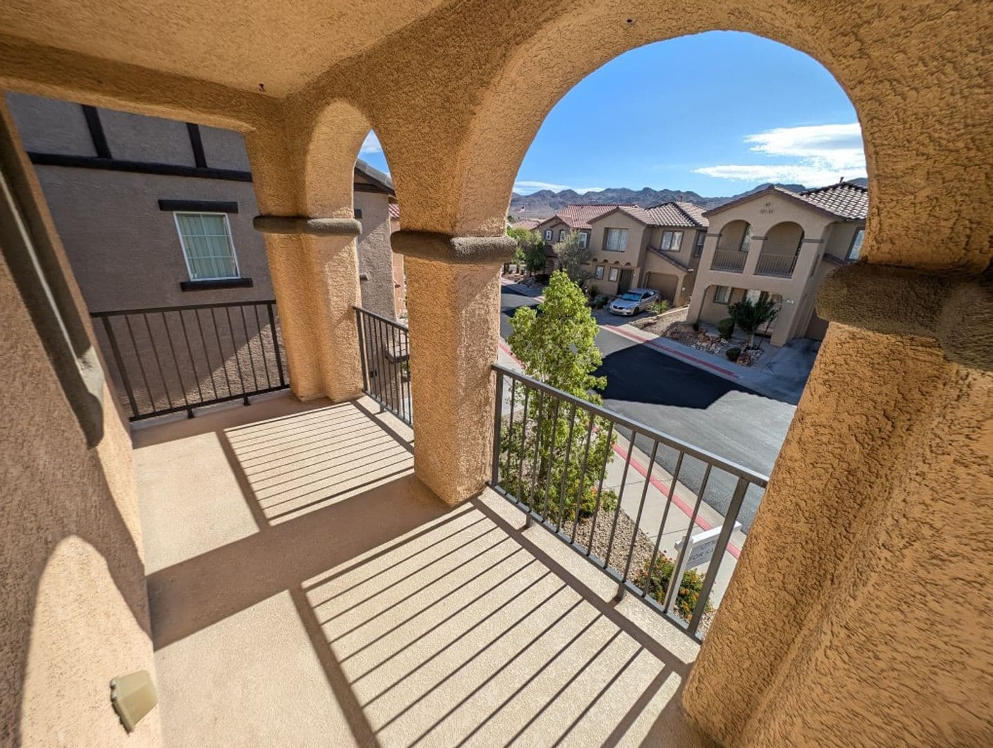 HENDERSON House: 1135 PARADISE GARDEN DR